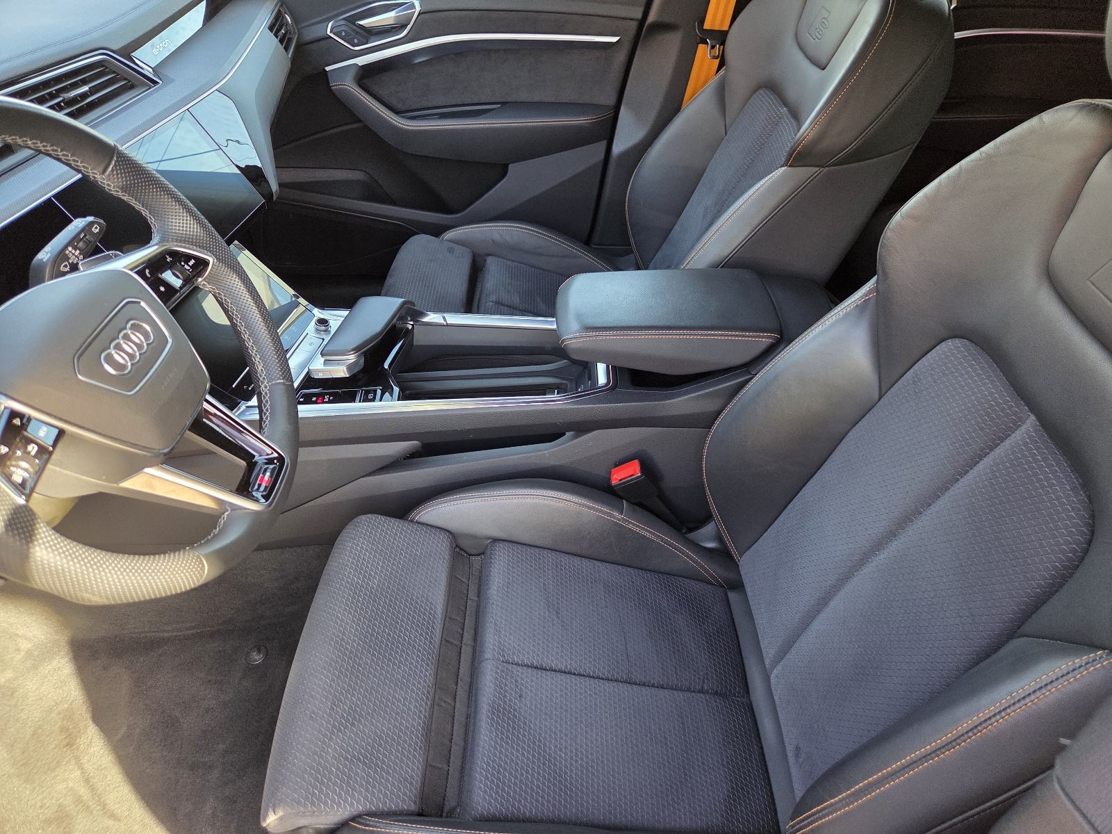 Audi Q8 e-tron 55 Quattro 2x S-Line – Orange Black edition
