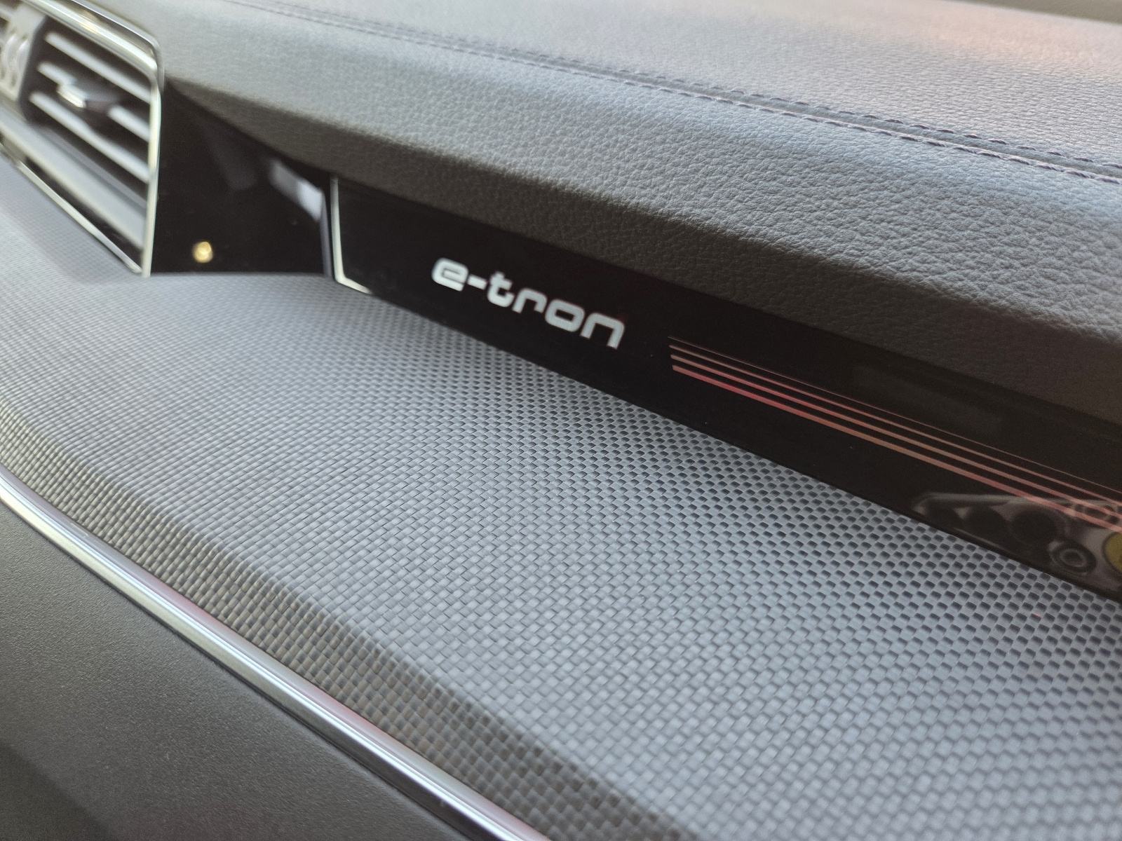Audi Q8 e-tron 55 Quattro 2x S-Line – Orange Black edition