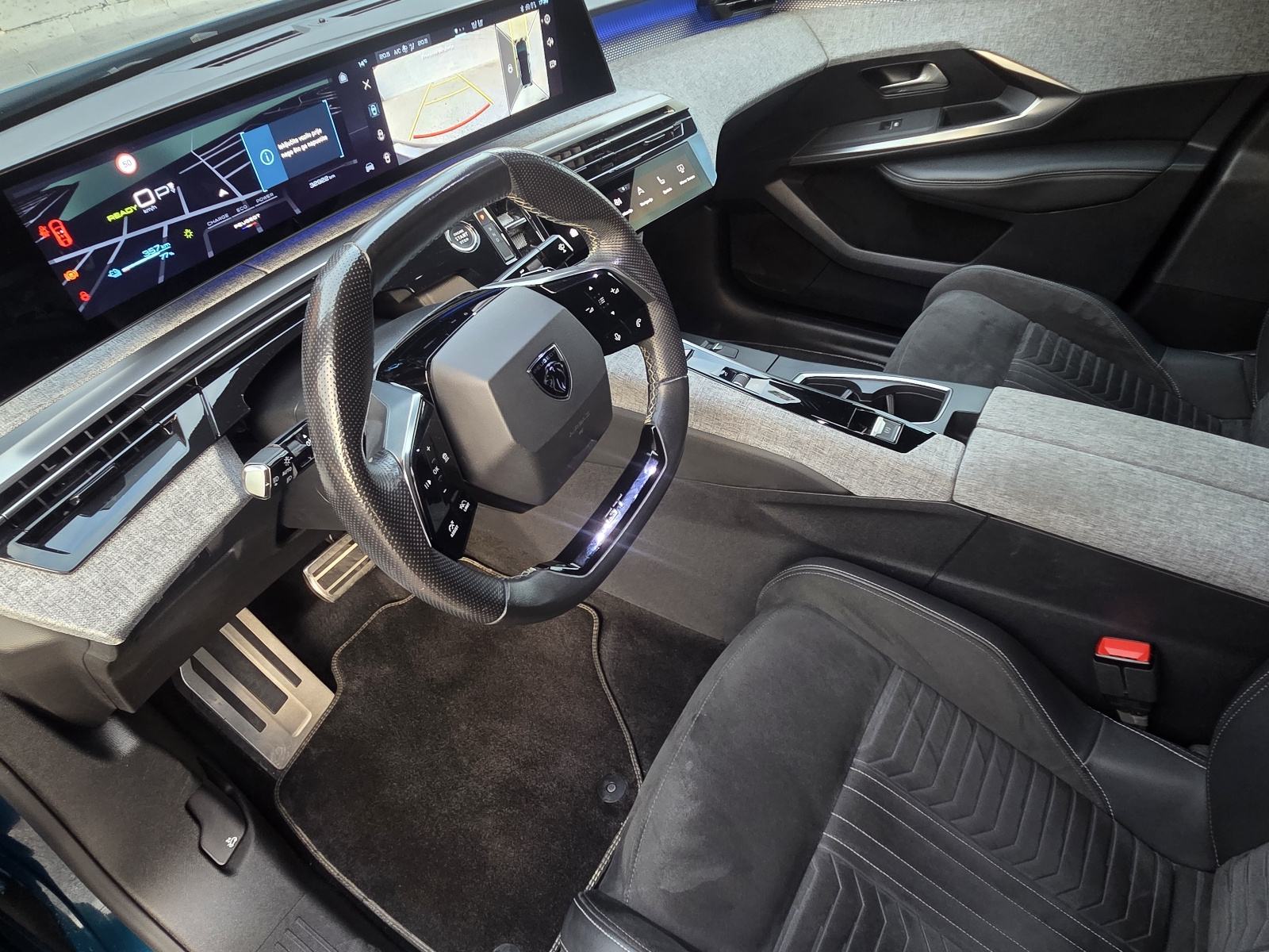 Peugeot e-3008 GT 210ks 73 kWh