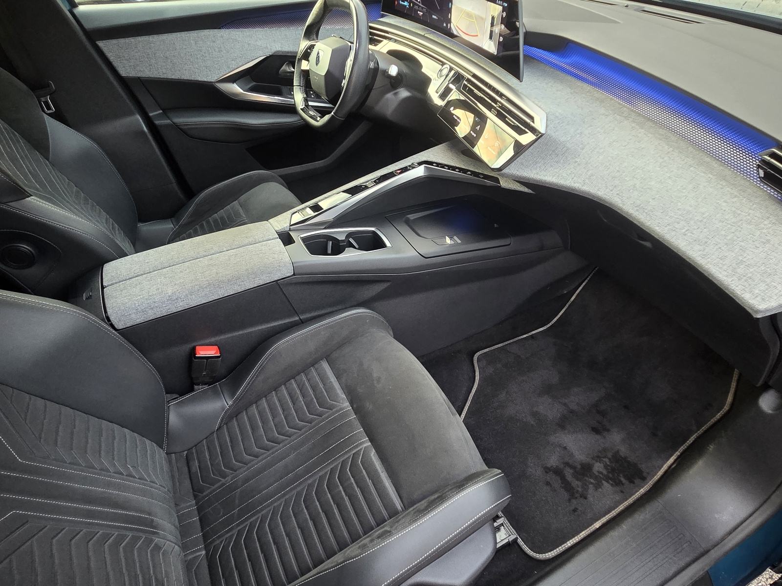 Peugeot e-3008 GT 210ks 73 kWh